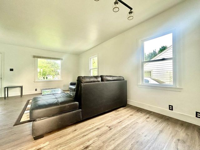 5037 N 74th STREET, Milwaukee, WI 53218
