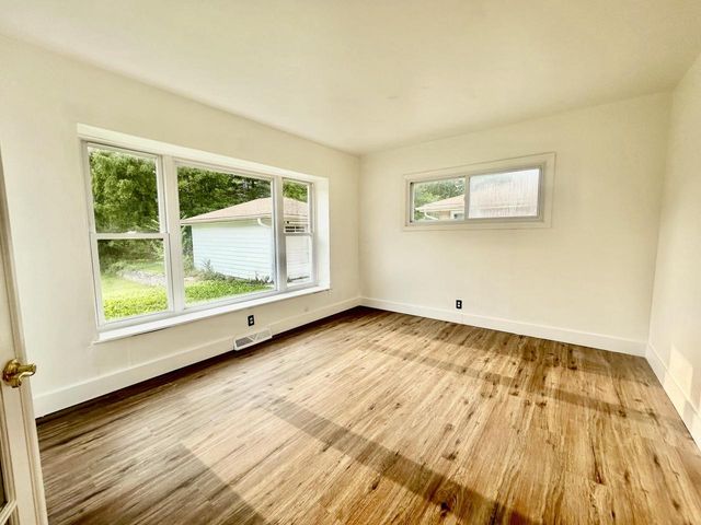 5037 N 74th STREET, Milwaukee, WI 53218