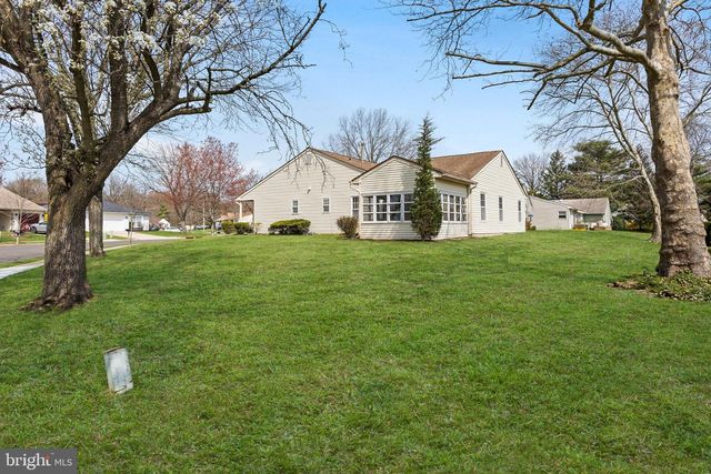 12 CANDLELIGHT CIR, Columbus, NJ 08022