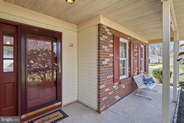 12 CANDLELIGHT CIR, Columbus, NJ 08022