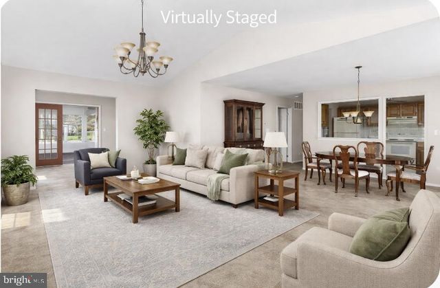 12 CANDLELIGHT CIR, Columbus, NJ 08022