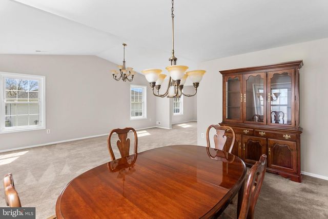 12 CANDLELIGHT CIR, Columbus, NJ 08022