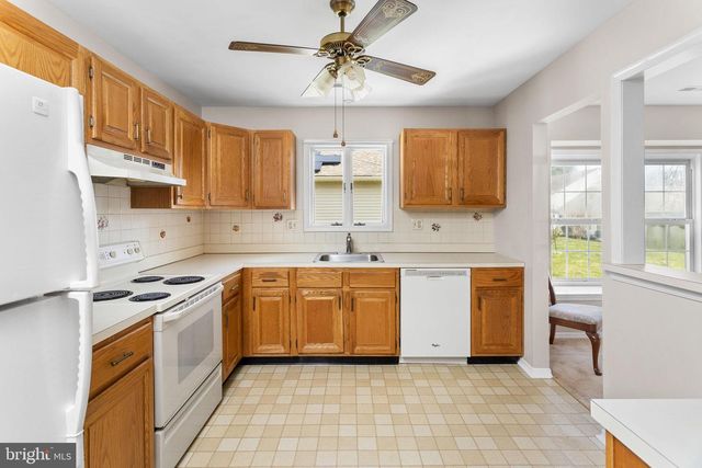 12 CANDLELIGHT CIR, Columbus, NJ 08022