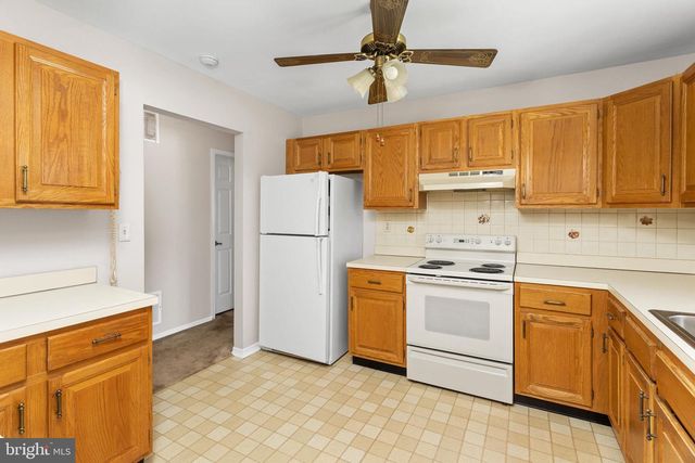 12 CANDLELIGHT CIR, Columbus, NJ 08022