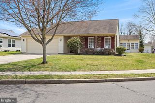 12 CANDLELIGHT CIR, Columbus, NJ 08022