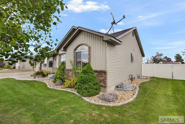 2890 N Sunlight Drive, Idaho Falls, ID 83401
