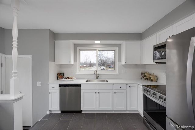 19647 Osmus Street, Livonia, MI 48152