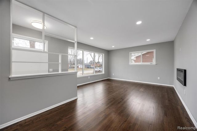 19647 Osmus Street, Livonia, MI 48152