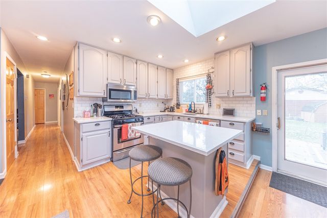 14220 Knolson Street, Livonia, MI 48154