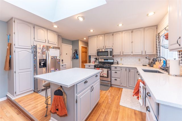 14220 Knolson Street, Livonia, MI 48154