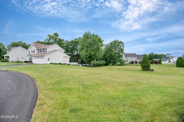 16 Tamara Court, East Greenbush, NY 12061