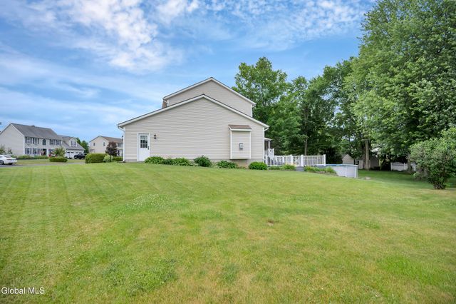 16 Tamara Court, East Greenbush, NY 12061