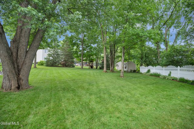 16 Tamara Court, East Greenbush, NY 12061