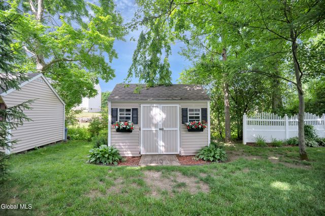 16 Tamara Court, East Greenbush, NY 12061