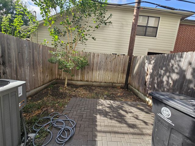 9633 Riddlewood Lane, Houston, TX 77025