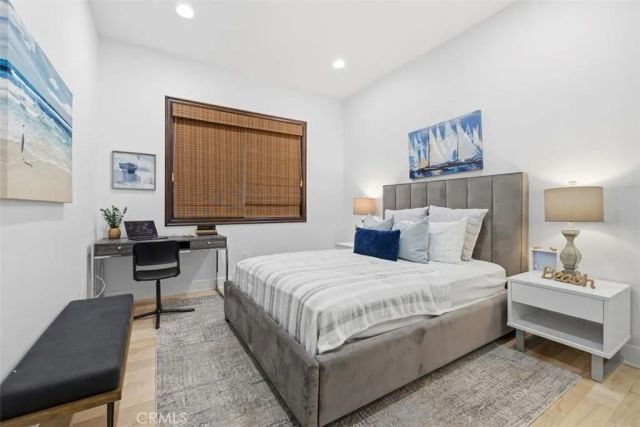 22953 Oxnard Street, Woodland Hills, CA 91367