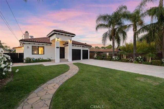 22953 Oxnard Street, Woodland Hills, CA 91367