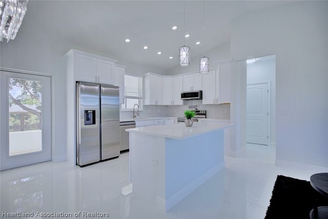 159 Bougainvillea Street NE, Lake Placid, FL 33852