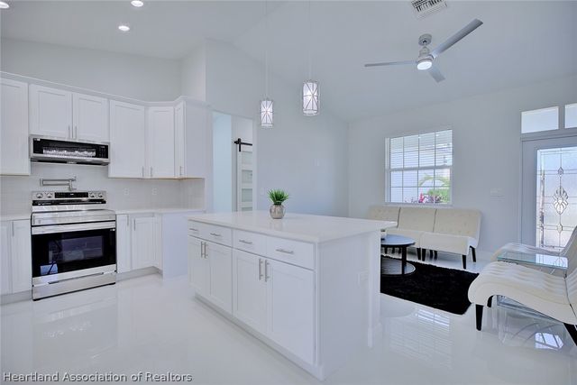 159 Bougainvillea Street NE, Lake Placid, FL 33852