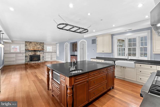 15625 BRITENBUSH CT, Waterford, VA 20197