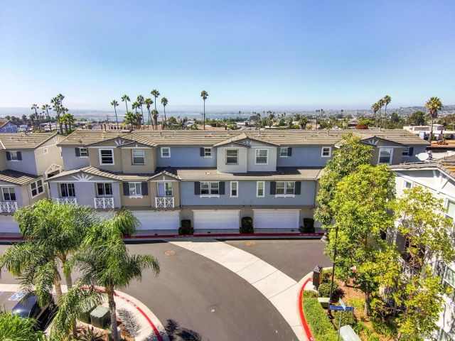 3030 Beachwood Bluff, San Diego, CA 92117
