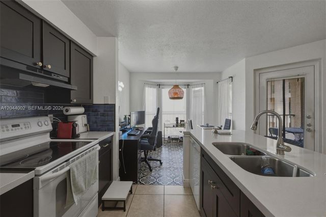 977 Riverside Drive 220, Coral Springs, FL 33071