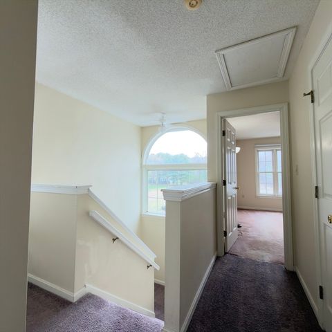 48 Castlegate Dr 48, Springfield, MA 01129