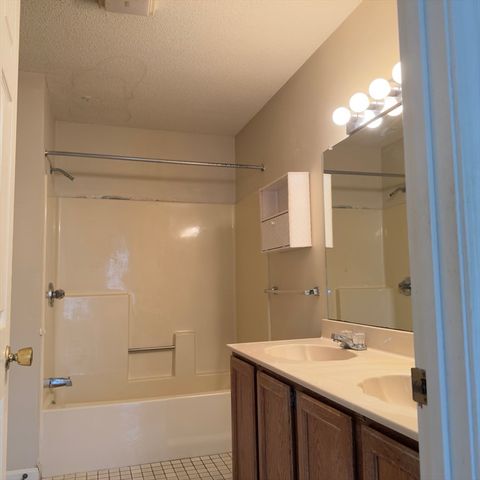 48 Castlegate Dr 48, Springfield, MA 01129