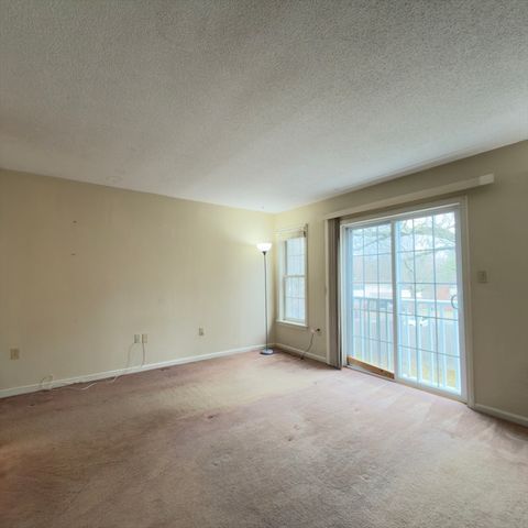 48 Castlegate Dr 48, Springfield, MA 01129