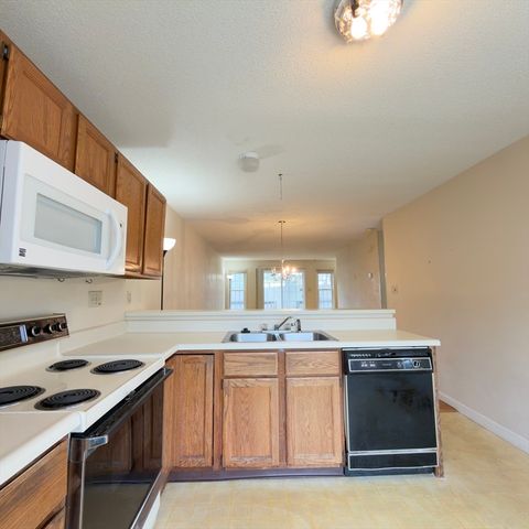 48 Castlegate Dr 48, Springfield, MA 01129