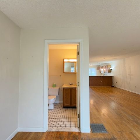 48 Castlegate Dr 48, Springfield, MA 01129
