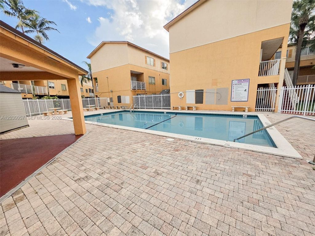 6235 Kendale Lakes Circle 236, Miami, FL 33183