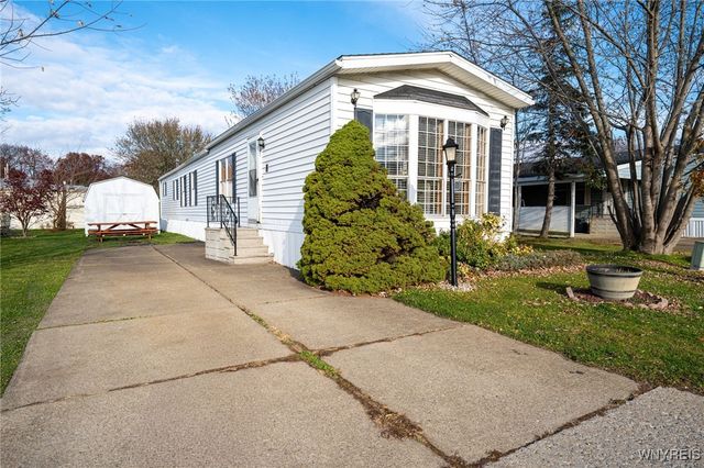 17 Rippleway Drive, Hamburg, NY 14075