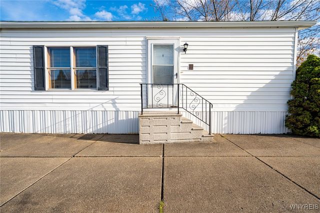 17 Rippleway Drive, Hamburg, NY 14075