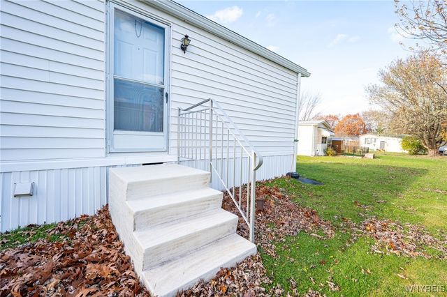 17 Rippleway Drive, Hamburg, NY 14075