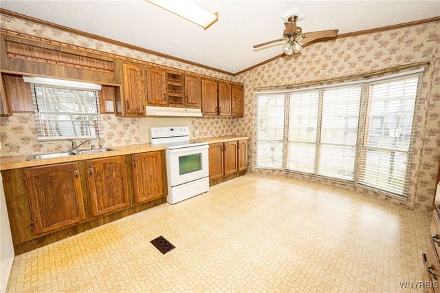 17 Rippleway Drive, Hamburg, NY 14075