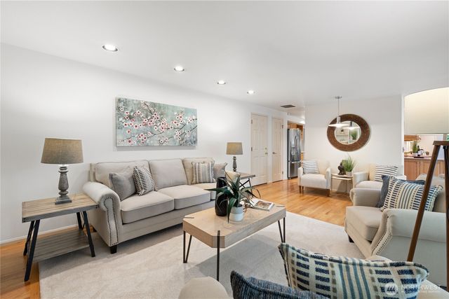 15018 NE 10th Place, Bellevue, WA 98007