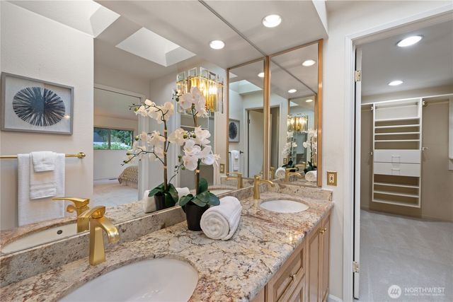 15018 NE 10th Place, Bellevue, WA 98007