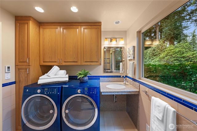 15018 NE 10th Place, Bellevue, WA 98007