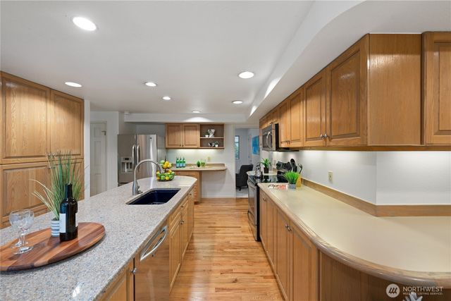 15018 NE 10th Place, Bellevue, WA 98007