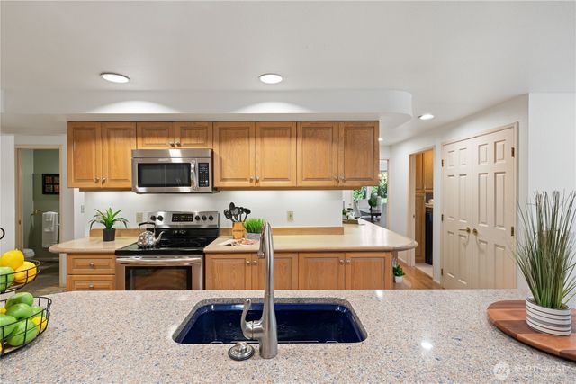 15018 NE 10th Place, Bellevue, WA 98007