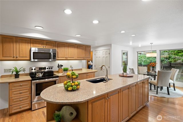 15018 NE 10th Place, Bellevue, WA 98007