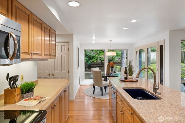 15018 NE 10th Place, Bellevue, WA 98007