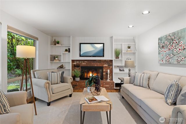 15018 NE 10th Place, Bellevue, WA 98007