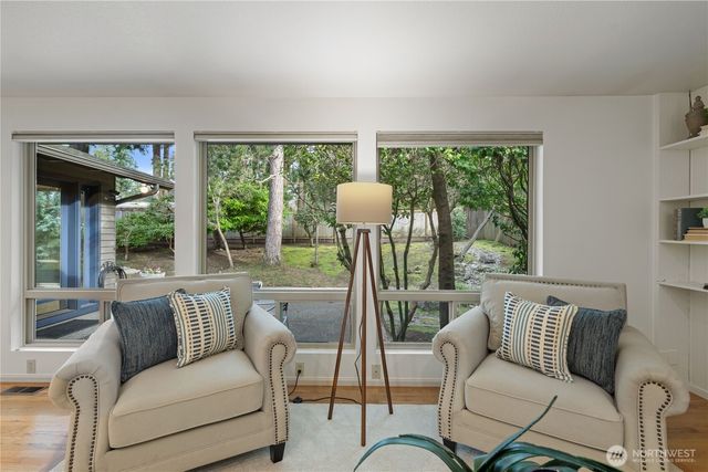 15018 NE 10th Place, Bellevue, WA 98007