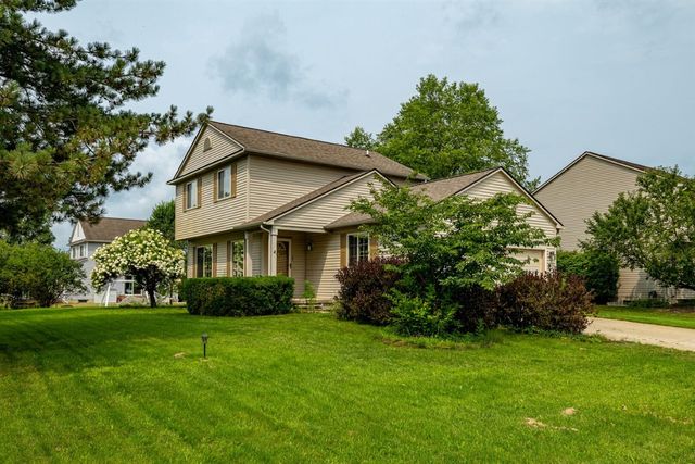 8949 Sunflower Drive, Whitmore Lake, MI 48189