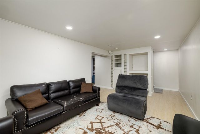 8949 Sunflower Drive, Whitmore Lake, MI 48189