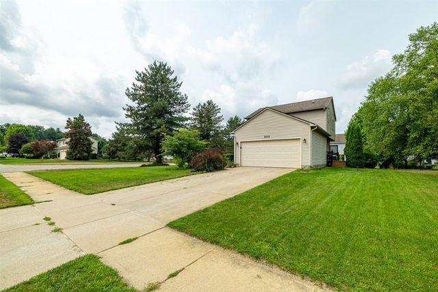 8949 Sunflower Drive, Whitmore Lake, MI 48189