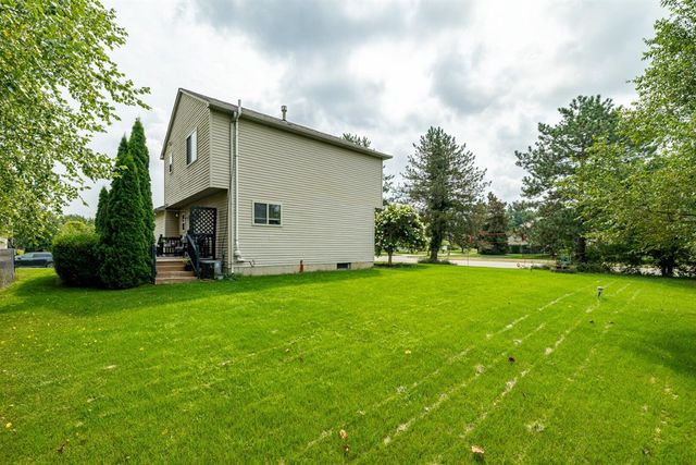 8949 Sunflower Drive, Whitmore Lake, MI 48189