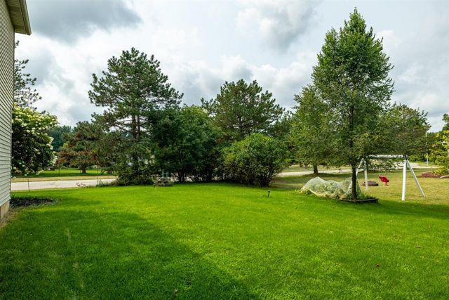 8949 Sunflower Drive, Whitmore Lake, MI 48189